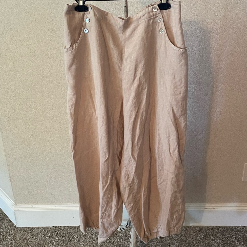 Bryn Walker Khaki linen flat front with buttons and pockets XL